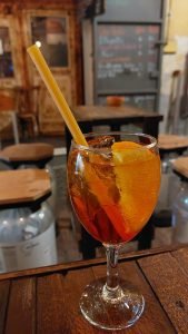 Dettaglio Spritz ad Apoteca Winebar nei Quartieri Spagnoli di Napoli