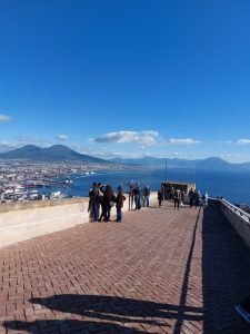 Vista panoramica dal Terrazzo su Vesuvio, Golfo di Napoli da Castel Sant'Elmo