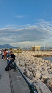 Vista sfondo Vesuvio da Castel dell'Ovo nei pressi dei Quartieri Spagnoli di Napoli