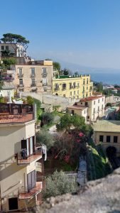 Foto verticale dal Largo del Petraio a Napoli