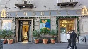 Esterno Gambrinus Insegna nei pressi dei Quartieri Spagnoli di Napoli