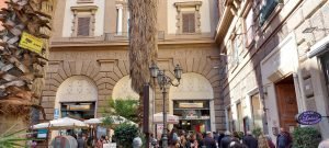 Foto orizzontale di Piazza Augusteo su Funicolare Centrale di Napoli