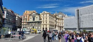 Vista esterno della Galleria Umberto I da Via Toledo a Napoli