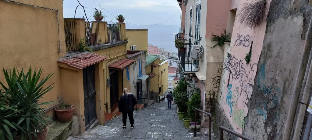 Gradoni su Salita del Petraio a Napoli