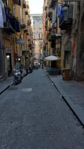 Vista su Via Chiaia sui Gradoni di Chiaia