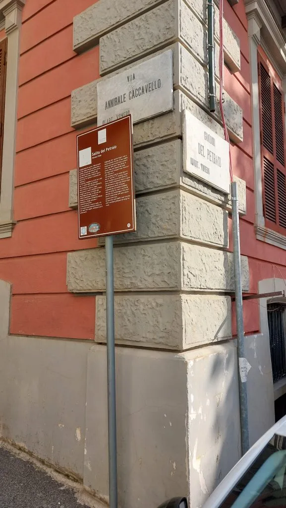 Insegna Incrocio di Via Petraio con Annibale Caccavallo