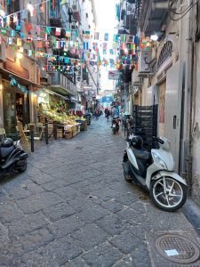 Dettaglio di Vico Tiratoio, dettaglio Cuori in Itinerario dei Cuori nei Quartieri Spagnoli di Napoli