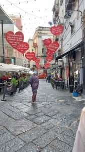 Da Vico Tiratoio a Piazzetta Sant'Anna, Itinerario dei Cuori nei Quartieri Spagnoli di Napoli