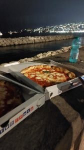 Pizza su lungomare Napoli