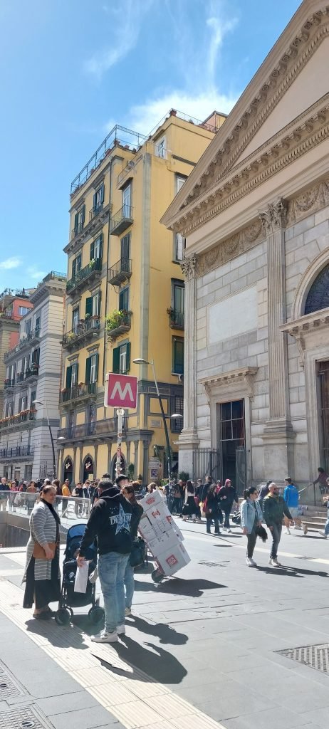 Foto Verticale Metropolitana fermata Toledo su Via Toledo a Napoli