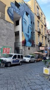 Foto Verticale di Murales Fonseca in Itinerario dei Cuori nei Quartieri Spagnoli di Napoli