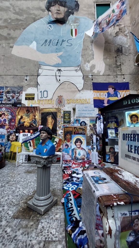 Dettaglio cimeli di Murales di Maradona nei Quartieri Spagnoli a Napoli