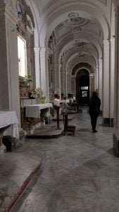 Navata laterale della Chiesa di Sant'Anna di Palazzo nei Quartieri Spagnoli