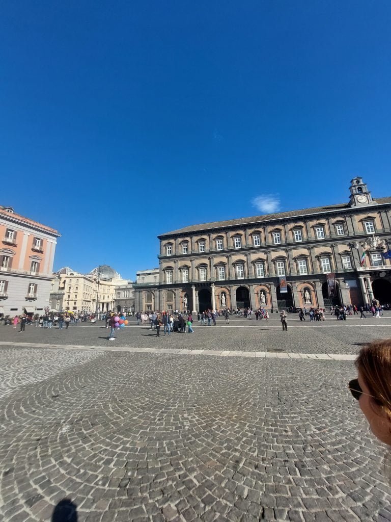 Vista da Piazza del Plebiscito su Palazzo Reale di Napoli