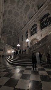 Foto panoramica Ingresso Scalone del Palazzo Reale di Napoli