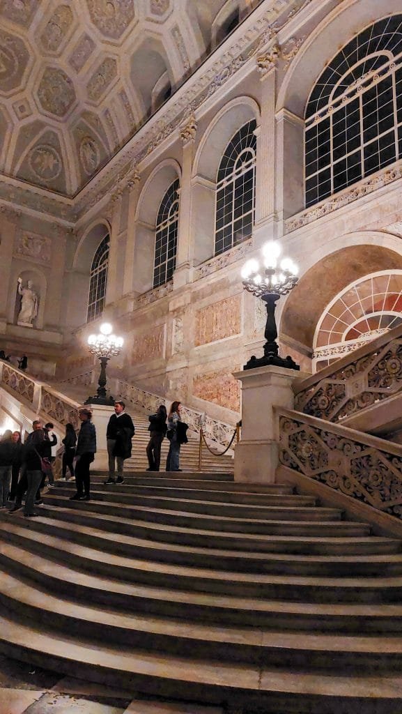 Foto illuminata Ingresso Scalone del Palazzo Reale di Napoli