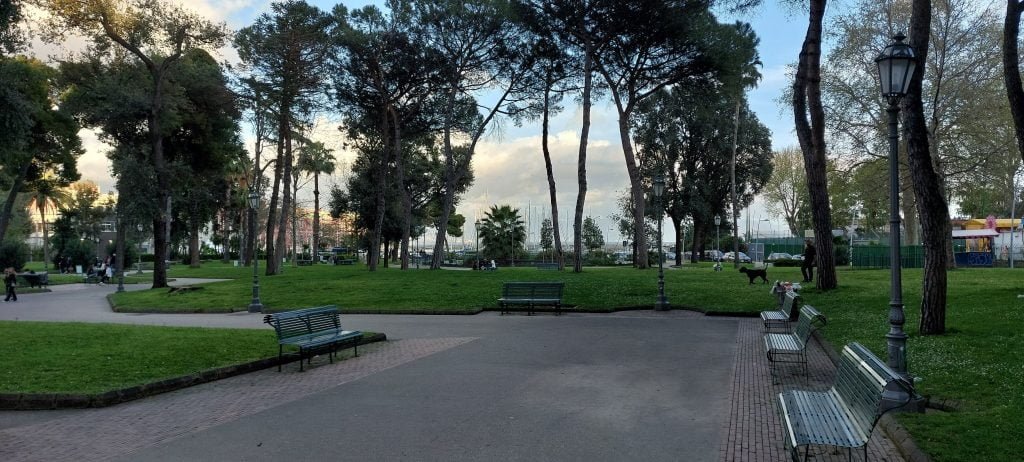 Panchine di caduti Giardini del Molosiglio Napoli