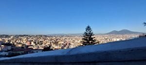 Panoramica di Città e Vesuvio su Pedamentina a Napoli