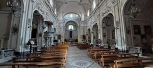 Panoramica della Navata centrale e abside della Chiesa di Santa Maria della Mercede nei Quartieri Spagnoli