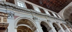 Panoramica dipinti nella Chiesa di Sant'Anna dei Lombardi a Napoli