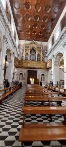 Panoramica inizio navata della Chiesa di Sant'Anna dei Lombardi a Napoli