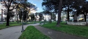 Panoramica monumento caduti Giardini del Molosiglio Napoli