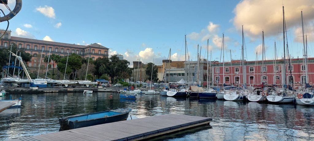 Panoramica su Giardini da porticciolo del Molosiglio Napoli