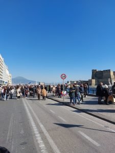 Percorso pedonale su Lungomare di Napoli