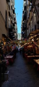 Vista dei Quartieri Spagnoli da Via Toledo a Napoli