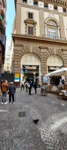 Ingresso Funicolare Centrale a Piazza Augusteo e Salita ai Quartieri Spagnoli