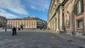 Vista di Castel Sant'Elmo da Piazza del Plebiscito vicino i Quartieri Spagnoli di Napoli