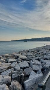 Vista di Mergellina sul lungomare di Napoli