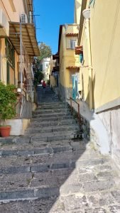 Vista delle Scale da largo del Petraio a Napoli