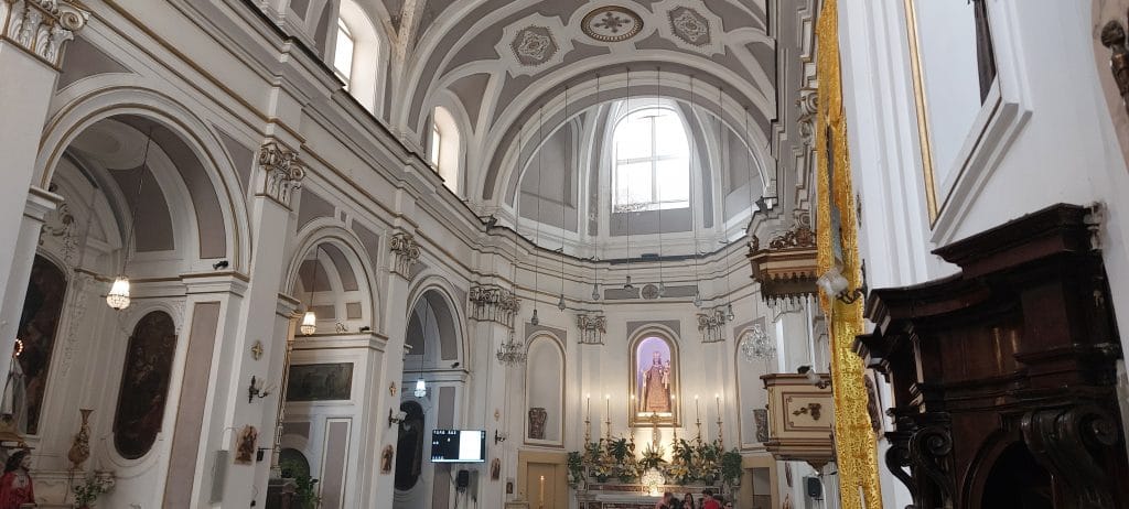 Volte cappelle e palco Chiesa Santa Maria del Carmine della Concordia nei Quartieri Spagnoli