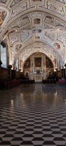 Altare e Volta affrescata della Sagrestia Vasari nel Complesso Monumentale di Sant'Anna dei Lombardi a Napoli