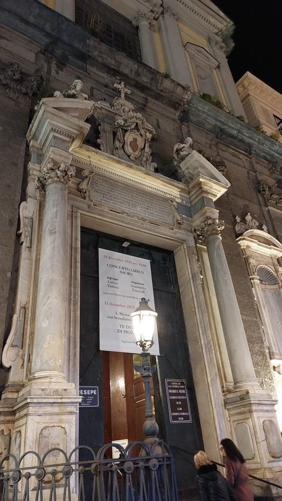 Facciata Chiesa San Ferdinando nei pressi dei Quartieri Spagnoli di Napoli