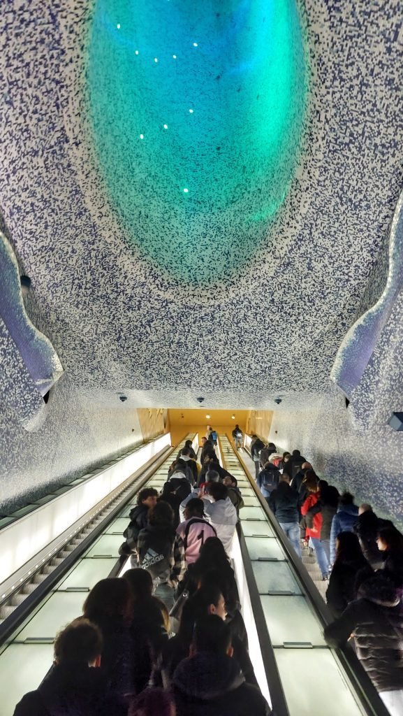 Scale metropolitana di Toledo nei Quartieri Spagnoli di Napoli