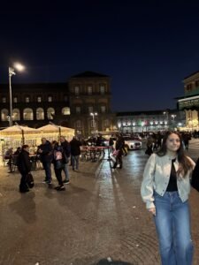 Affaccio esterno su piazza del Plebiscito dal caffè del professore