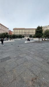 Foto di piazza Municipio a Napoli